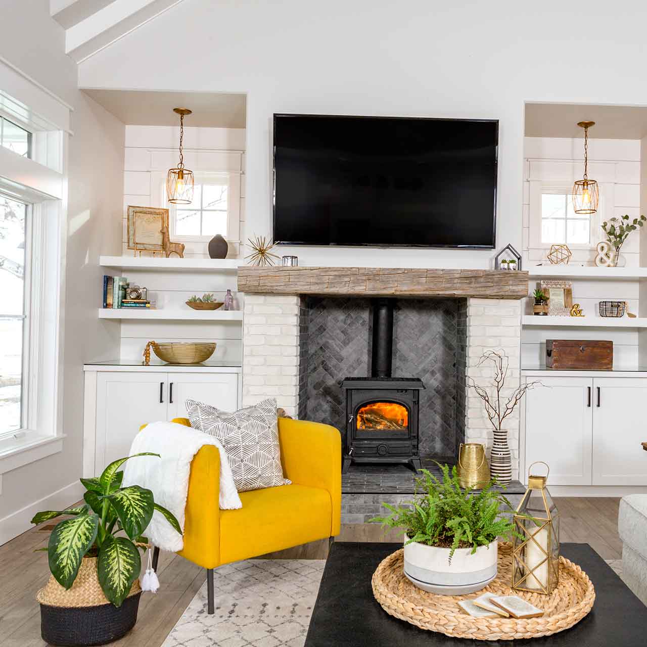 Farmhouse style living room interior designs with natural colours and organic material