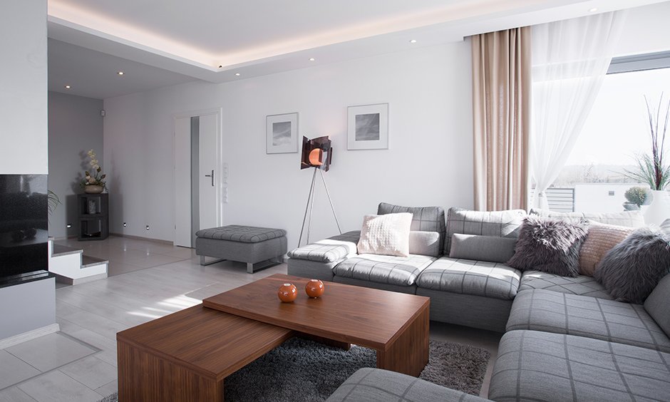 Patterned upholstered seating is the best sectional couches and adds a touch of freshness in this white living room.